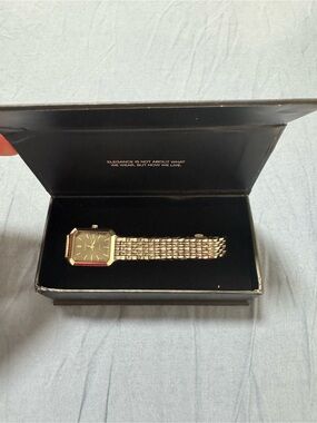 Brand New Fashion Watch – With Box & Adjustment Tool